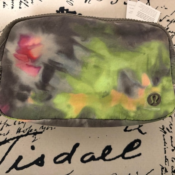 LULULEMON EVERYWHERE BELT BAG IN HYPER DYE MULTI/ROVER - Picture 11 of 12